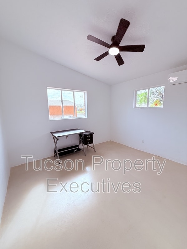 Building Photo - 814 N Alvernon Way