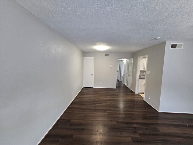 Building Photo - 5628 Birchmont Dr