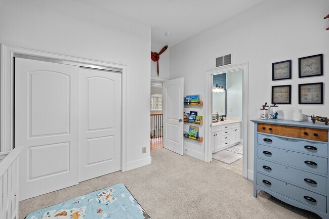 Building Photo - 11 Grey Oak