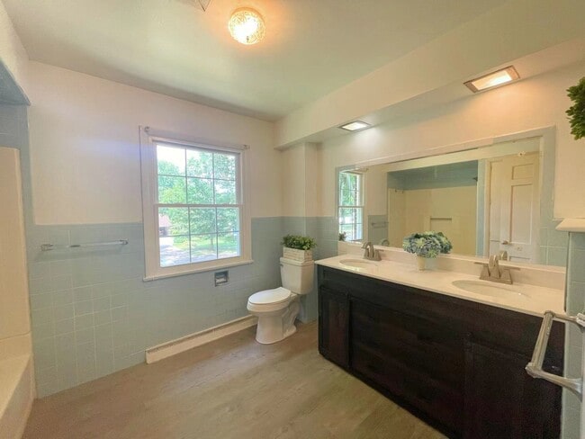 Building Photo - 309 Dorchester Rd