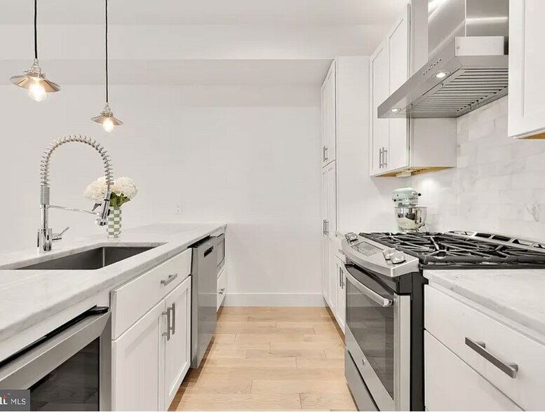 Building Photo - 1230 Fairmont St NW