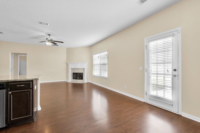 Building Photo - 659 Red Oak Ln