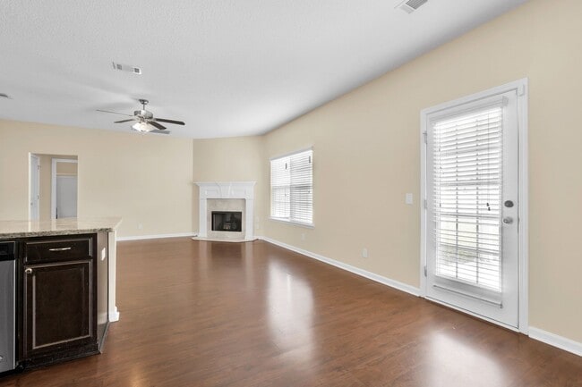 Building Photo - AVAILABLE NOW [SMALL PET PREFERRED: x1 sma...
