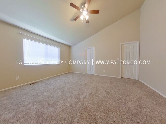 Building Photo - 6224 Saddlebred Way