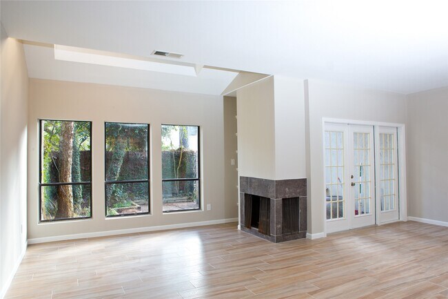 Building Photo - 12625 Memorial Dr