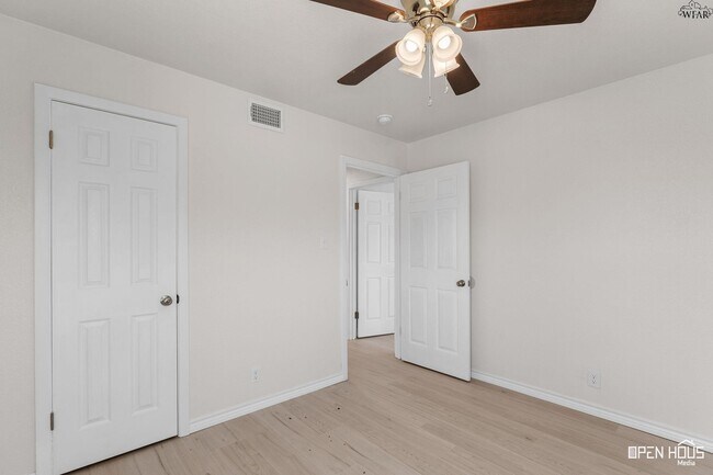 Building Photo - 3201 Cuba Ct