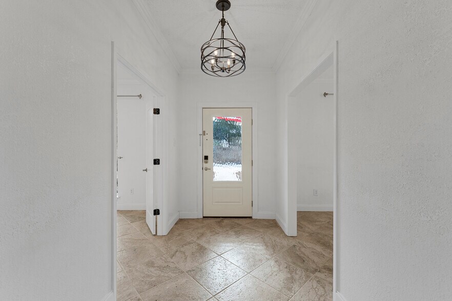 Entry Hall - 7105 Fish Pond Rd