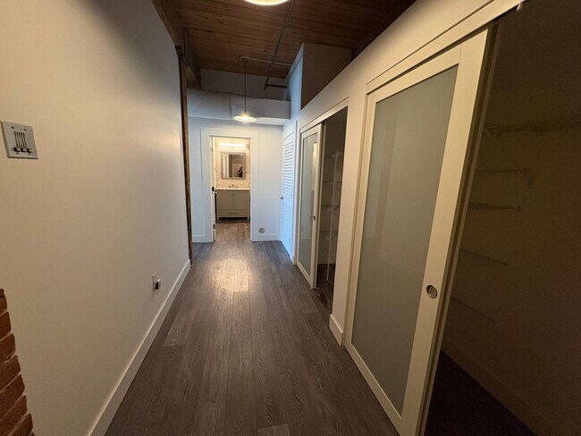 Building Photo - 385 Worthington St