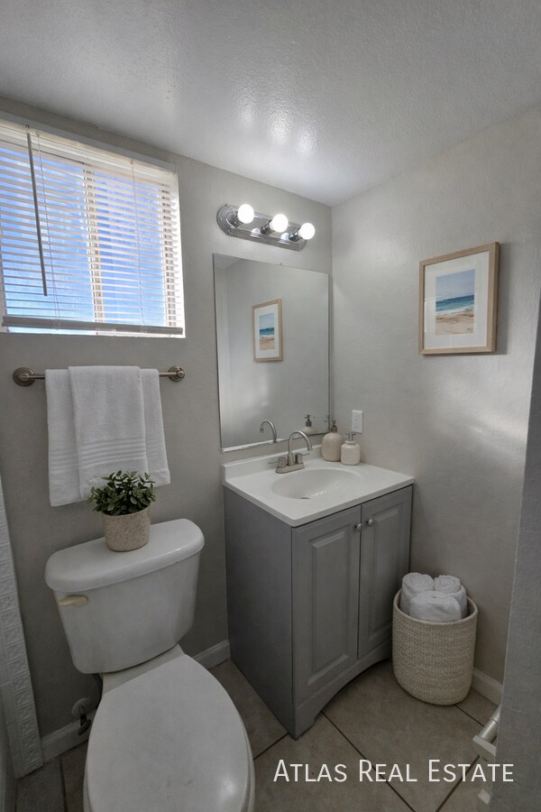 Building Photo - 757 E Millett Ave