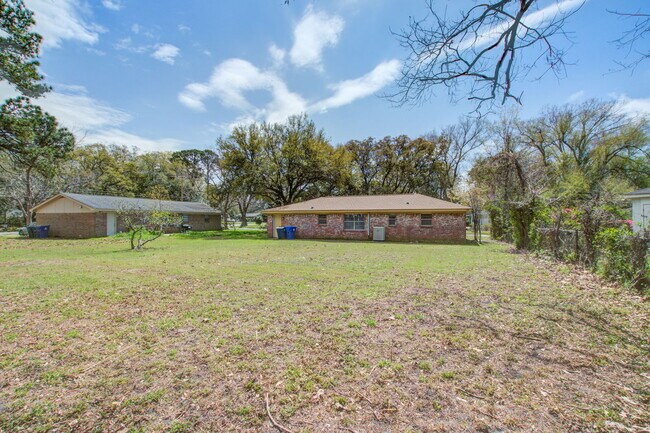 Building Photo - 1908 Swift Ave