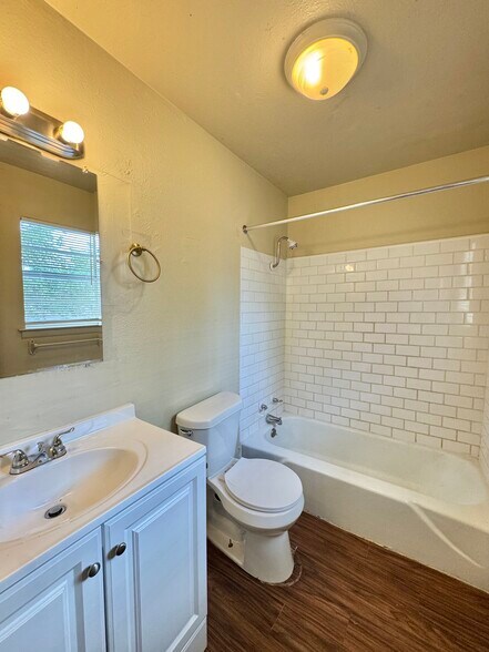 Building Photo - 444 Babb Dr