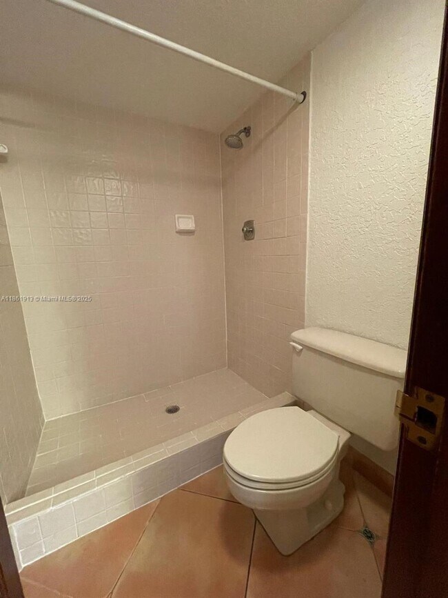 Building Photo - 6575 W Oakland Park Blvd
