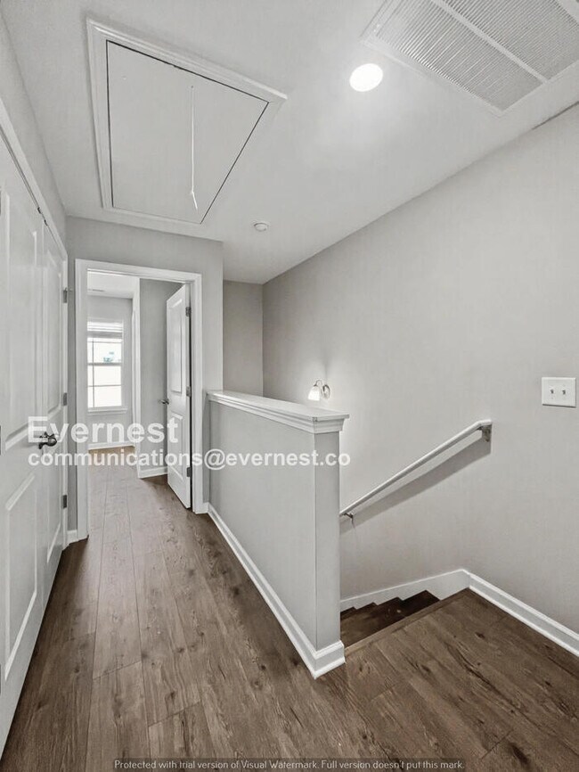 Building Photo - Limited Time Special Offer / 2 Bed/2.5 Bath Townhome with Off-Street Parking / Pet-Friendly / Ava...