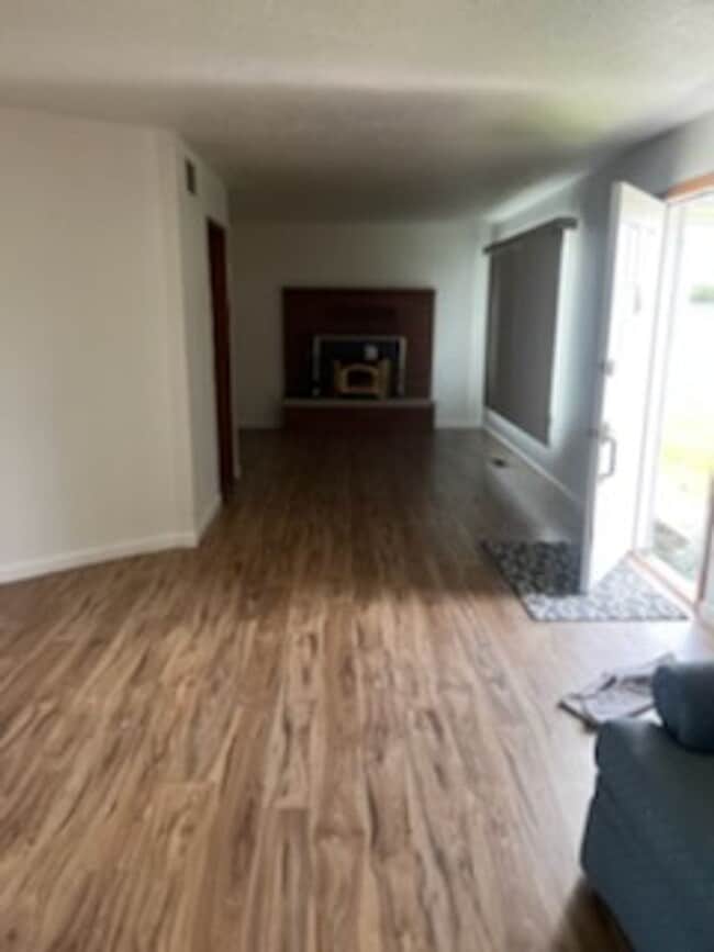 Building Photo - Centrally Located in Umatilla