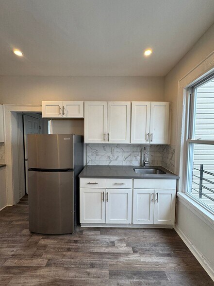 Primary Photo - 161 Maple Ave
