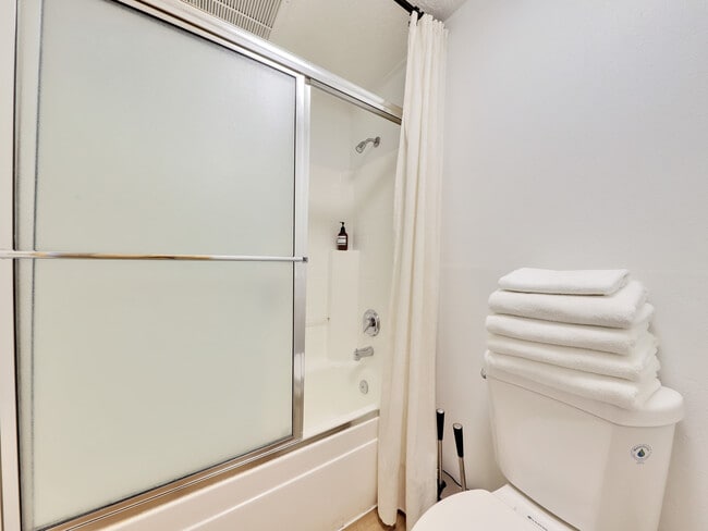 Building Photo - 656 Aspen Dr