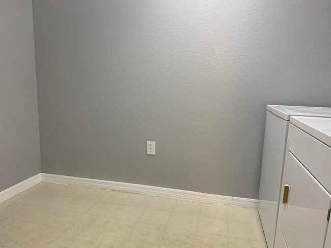 Building Photo - 7915 Preserve Cir