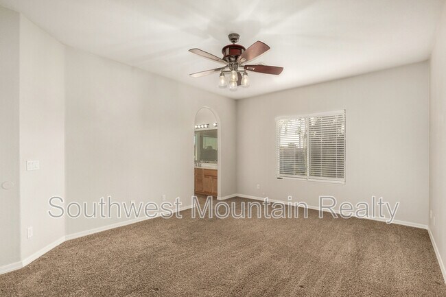 Building Photo - 1523 S Vine St