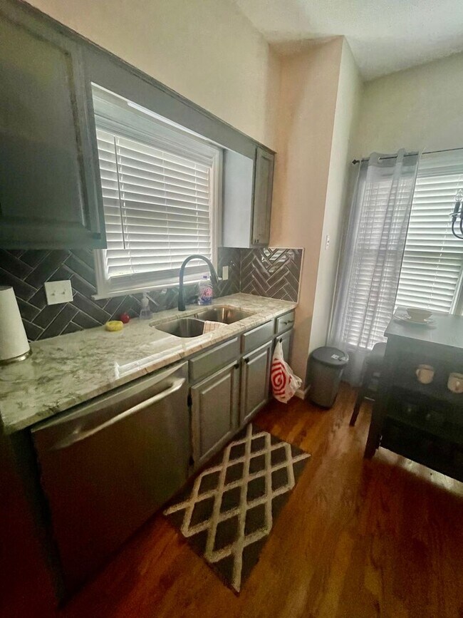 Building Photo - Welcome to this stunning 3-bedroom, 2-bath...