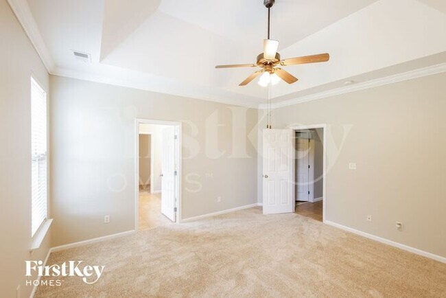 Building Photo - 2072 Shamrock Ln