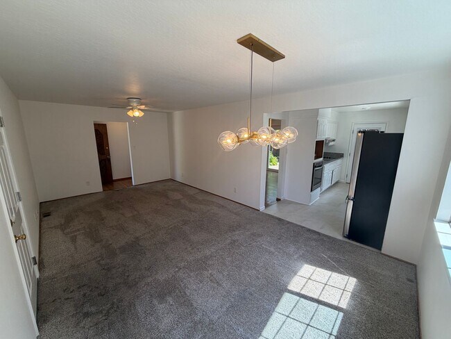 Building Photo - 3 Bedroom | 2 Bathroom | Single Family Home