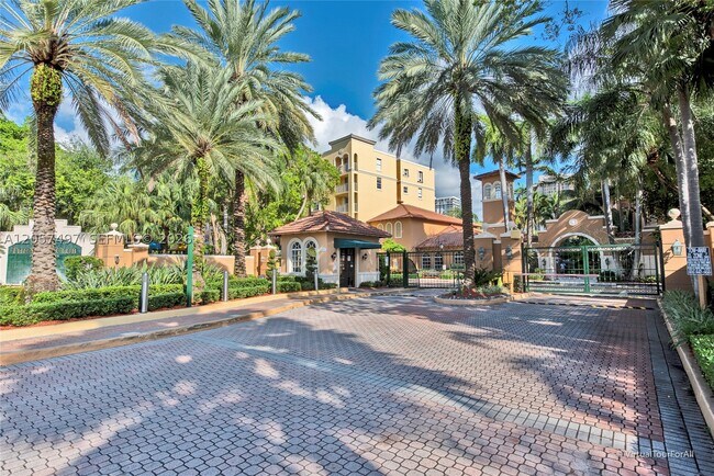 Building Photo - 19501 E Country Club Dr