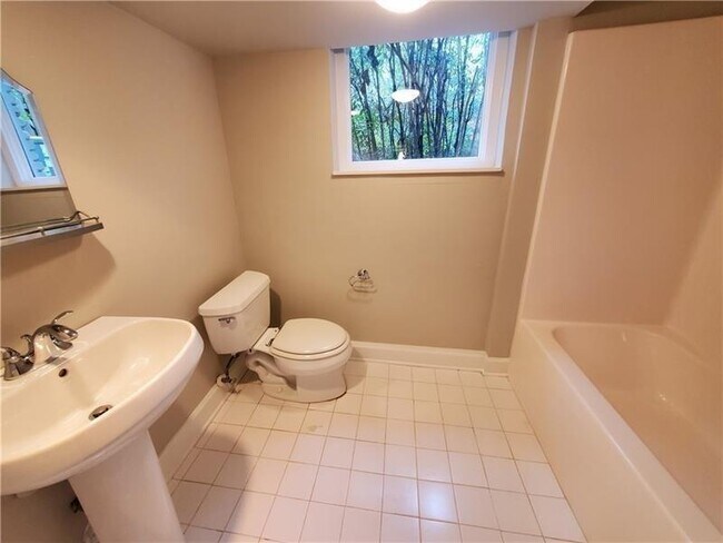 Building Photo - 4615 Mystic Dr NE