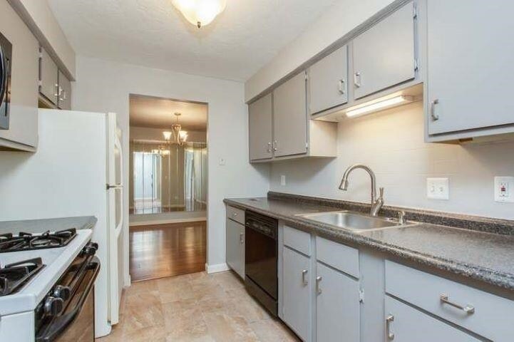 Building Photo - 210 Brook Village Rd