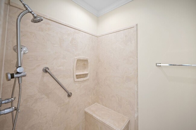 Building Photo - 11750 Village Green Dr