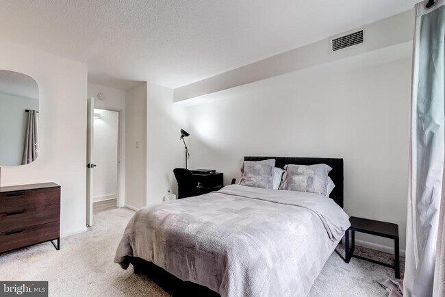 Building Photo - 11643 Stoneview Square