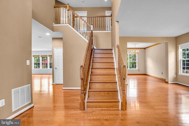 Building Photo - 8142 Tenbrook Dr