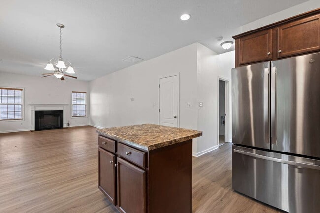 Building Photo - Spacious 4-Bedroom Gem with 2.5 Baths in t...