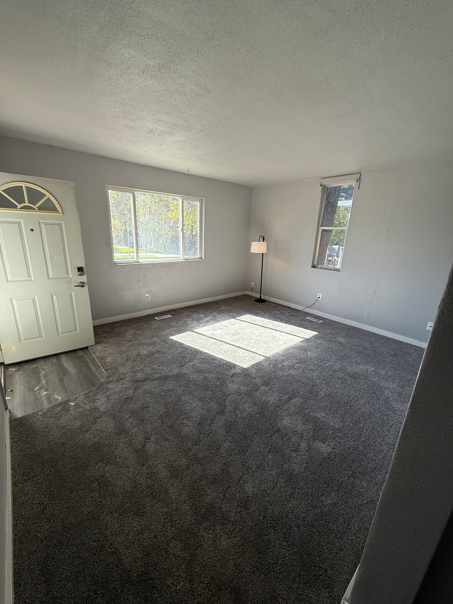 Living room - 1504 W Dean Ave