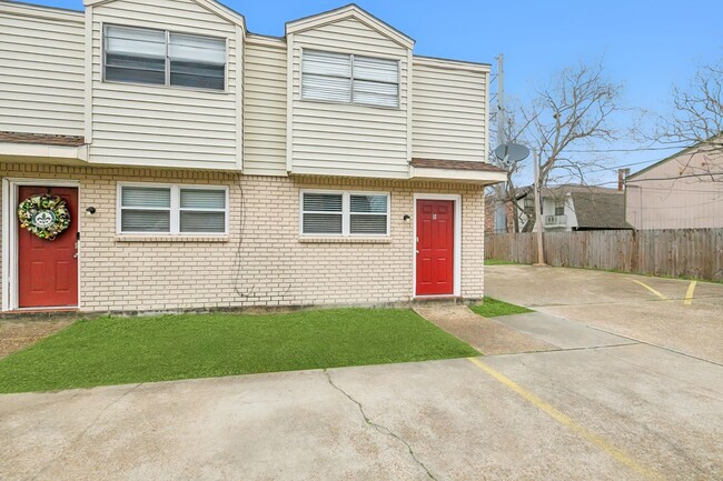 Primary Photo - 904 St Julien Dr