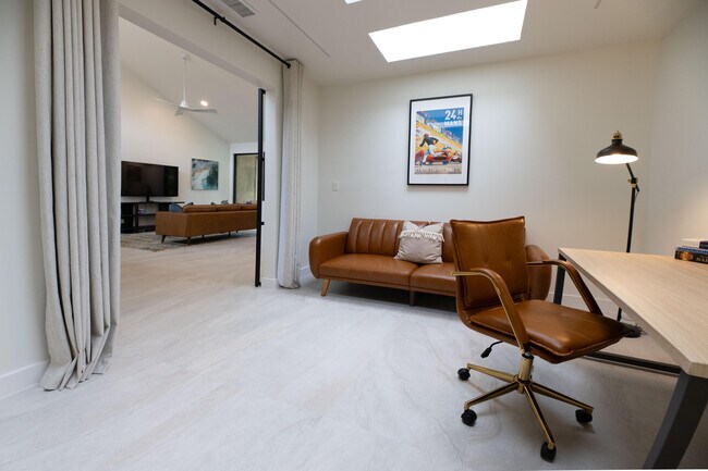 Building Photo - 179 Gran Via