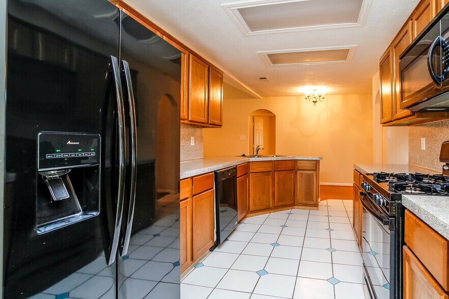 Building Photo - 18714 Timber Spring Dr