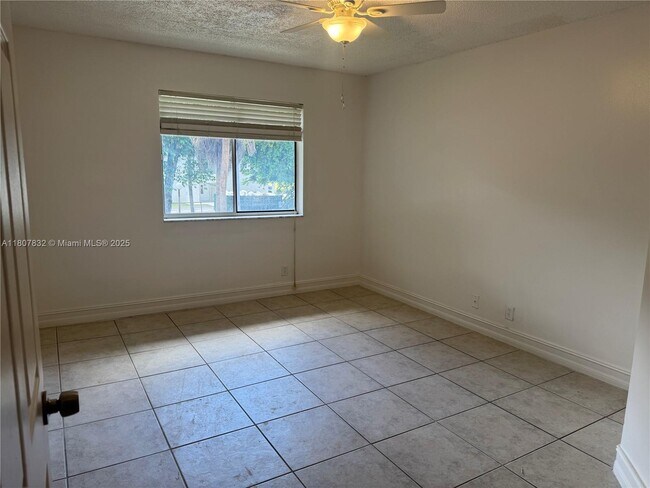 Building Photo - 9515 SW 138th Pl