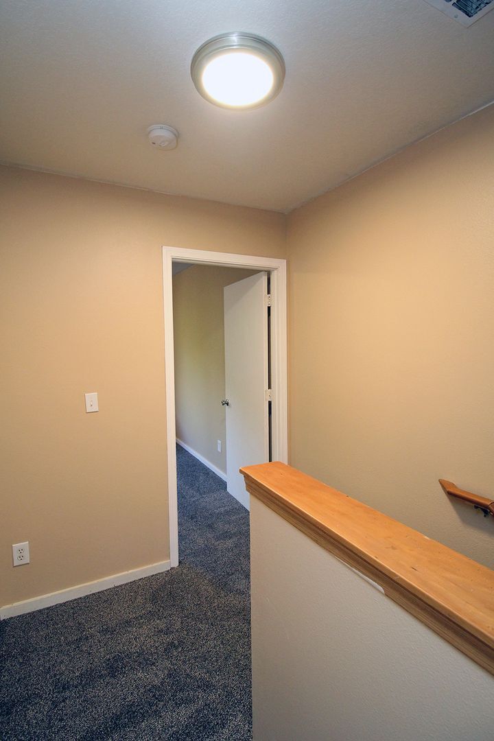 Building Photo - 3548-3548 NE 102nd Ave