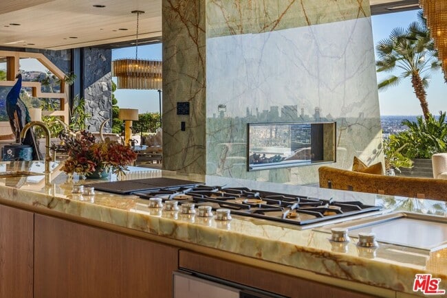 Building Photo - 1851 N Stanley Ave