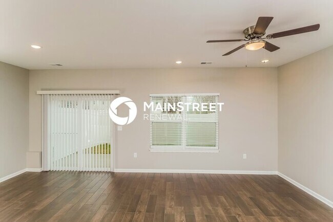 Building Photo - 3 Bedroom Pet-Friendly Home in Jeffersonville, IN with Main Street Renewal