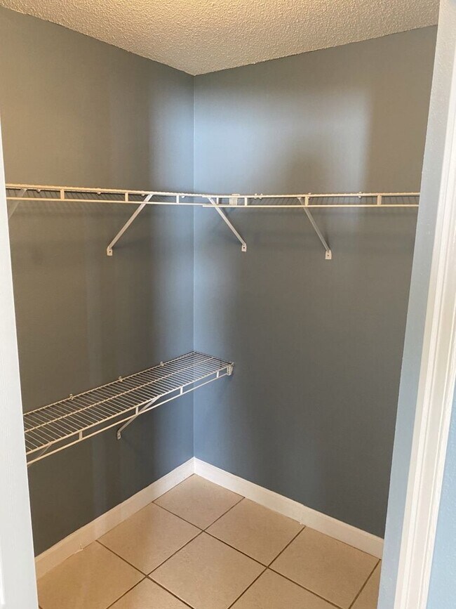 Building Photo - Davenport 3 Bedroom 2 Bathroom Corner Lot!!!