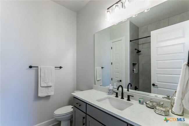 Building Photo - 6413 Waggoner Ct