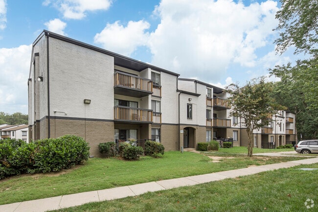 Building Photo - Vistas of Annandale
