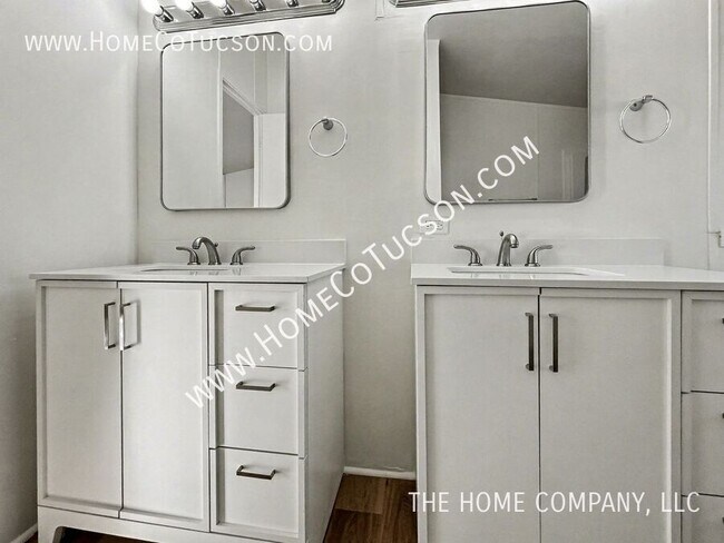 Building Photo - 5717 S Stewart Blvd