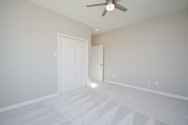 Building Photo - 147 S 66th St