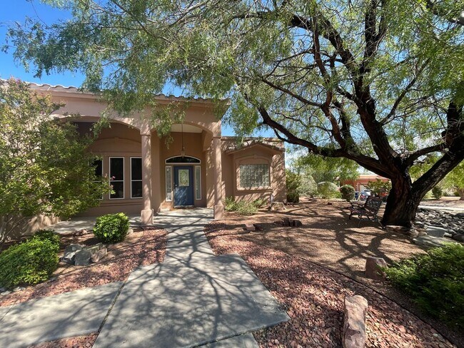 Building Photo - Gorgeous Home in Sonoma Ranch off Golf Club Rd!