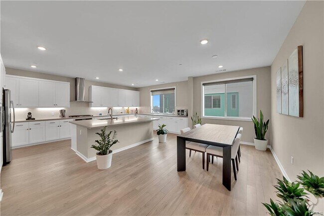 Building Photo - 203 Bowery