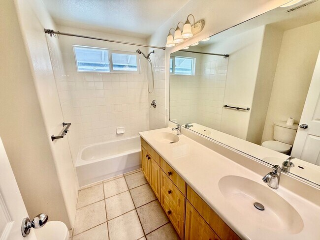 Building Photo - Available Now! Ocean Pointe – 3 Bedroom / ...