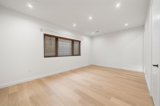 Building Photo - 339 69th St
