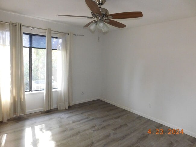 Building Photo - 400 Tepatitlan Ct